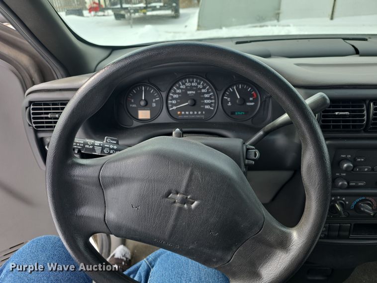 image for item DO7768 2004 Chevrolet Venture van