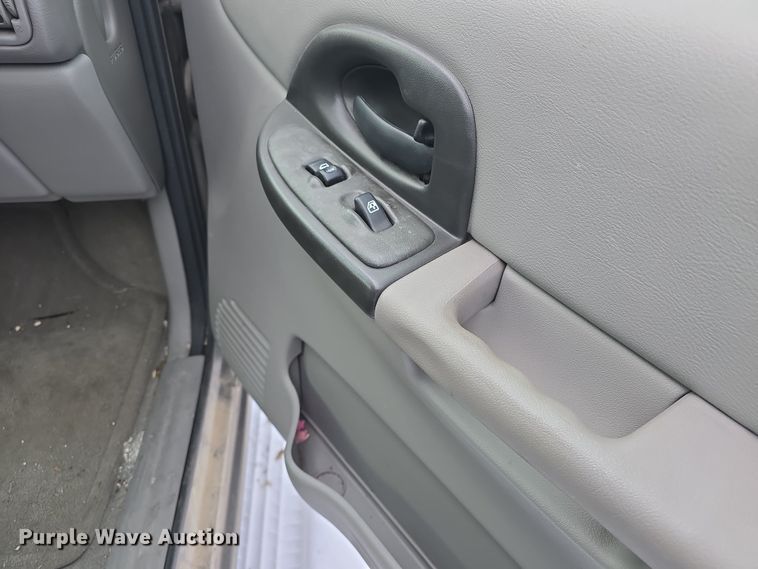 image for item DO7768 2004 Chevrolet Venture van