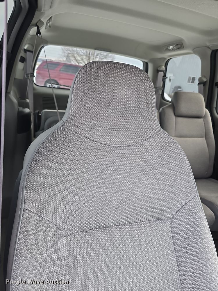 image for item DO7768 2004 Chevrolet Venture van