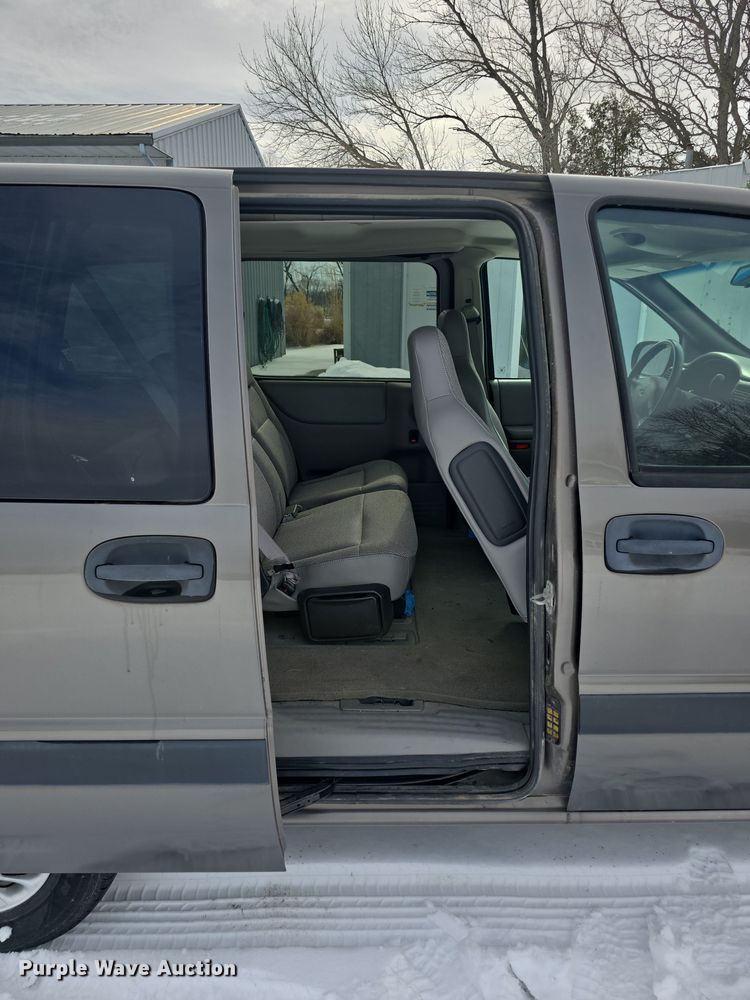 image for item DO7768 2004 Chevrolet Venture van
