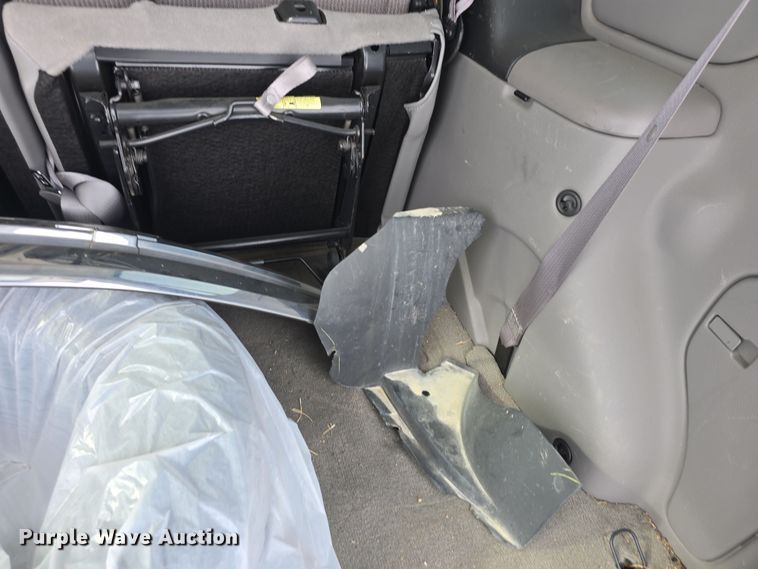 image for item DO7768 2004 Chevrolet Venture van