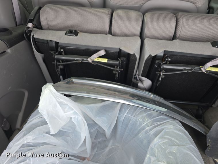 image for item DO7768 2004 Chevrolet Venture van