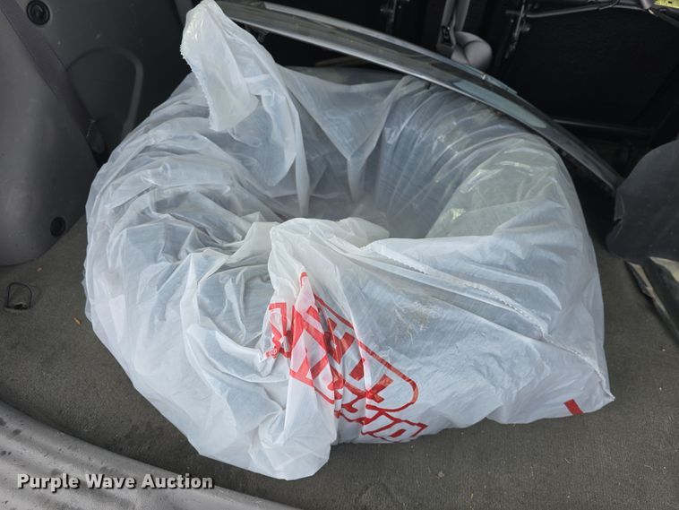 image for item DO7768 2004 Chevrolet Venture van