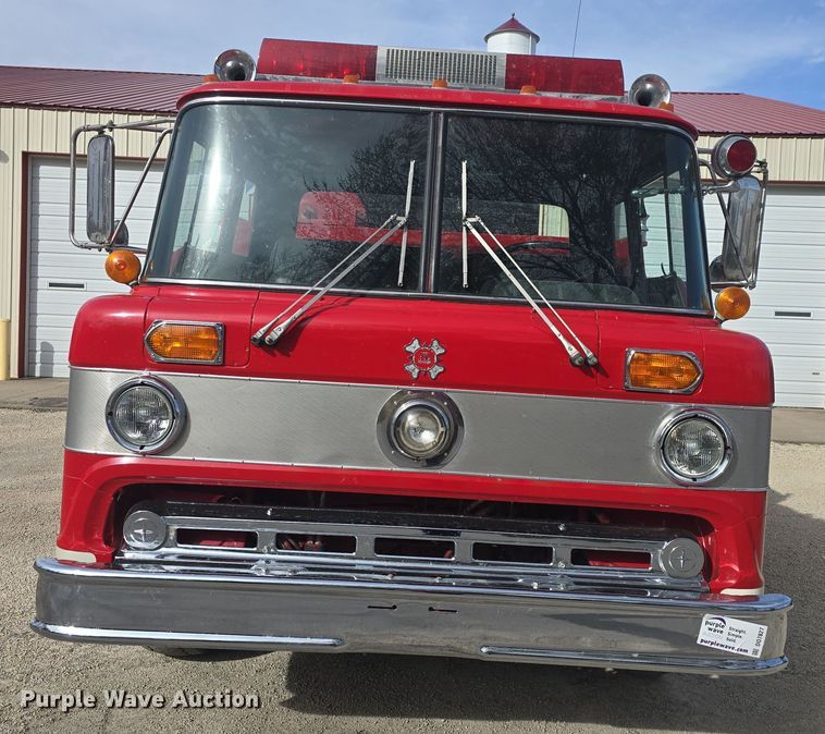image for item DO7827 1985 Ford C8000 pumper fire truck