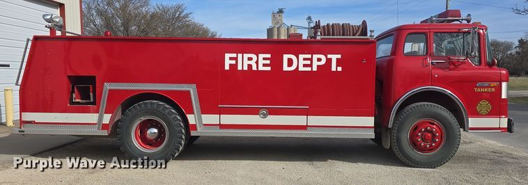 image for item DO7827 1985 Ford C8000 pumper fire truck
