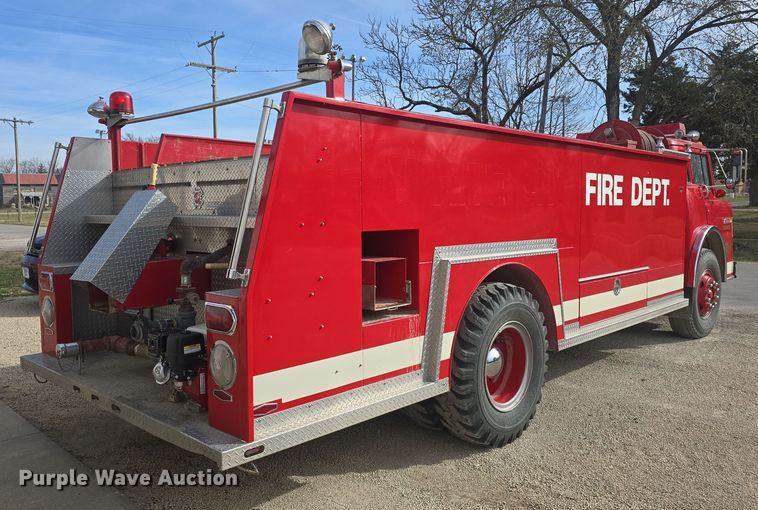 image for item DO7827 1985 Ford C8000 pumper fire truck