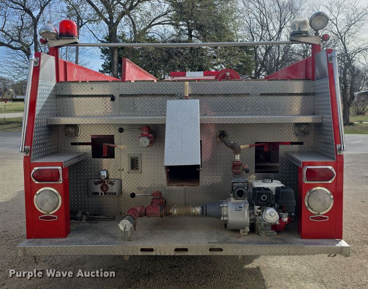 image for item DO7827 1985 Ford C8000 pumper fire truck