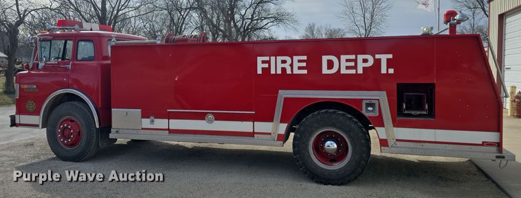 image for item DO7827 1985 Ford C8000 pumper fire truck