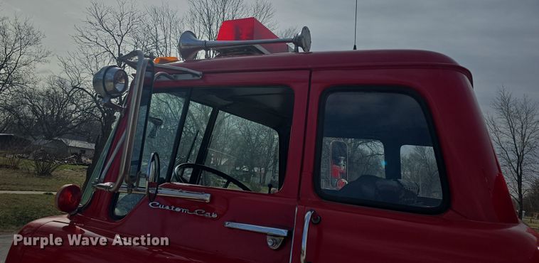 image for item DO7827 1985 Ford C8000 pumper fire truck