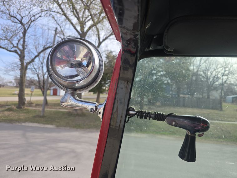 image for item DO7827 1985 Ford C8000 pumper fire truck