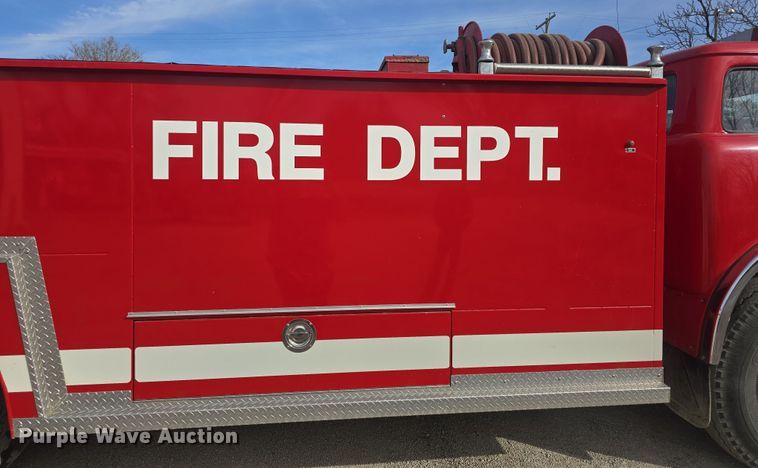 image for item DO7827 1985 Ford C8000 pumper fire truck