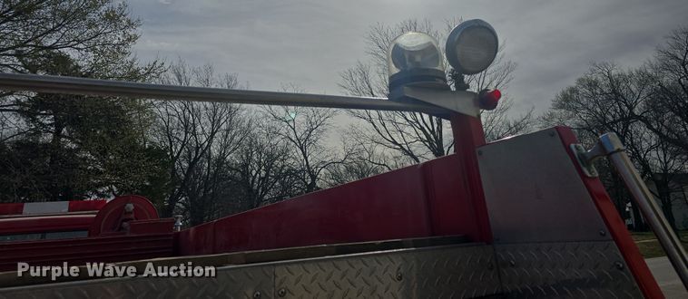 image for item DO7827 1985 Ford C8000 pumper fire truck