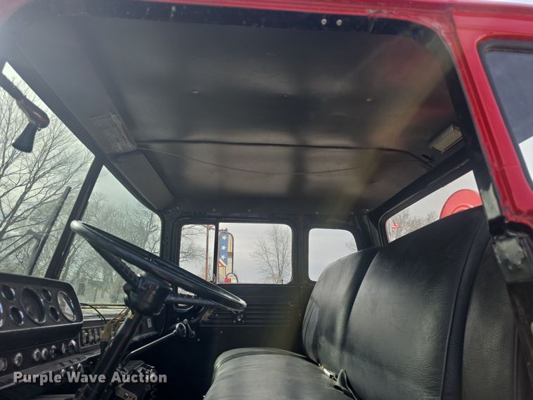 image for item DO7827 1985 Ford C8000 pumper fire truck