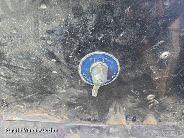 image for item DO7827 1985 Ford C8000 pumper fire truck