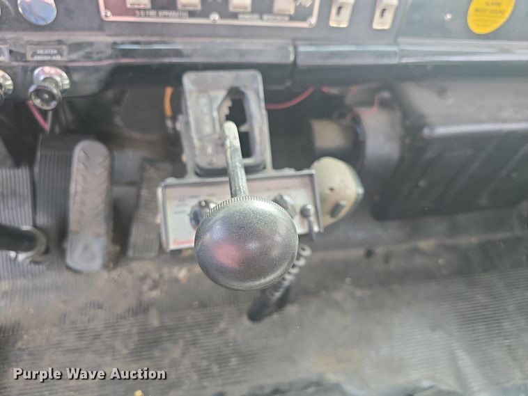 image for item DO7827 1985 Ford C8000 pumper fire truck