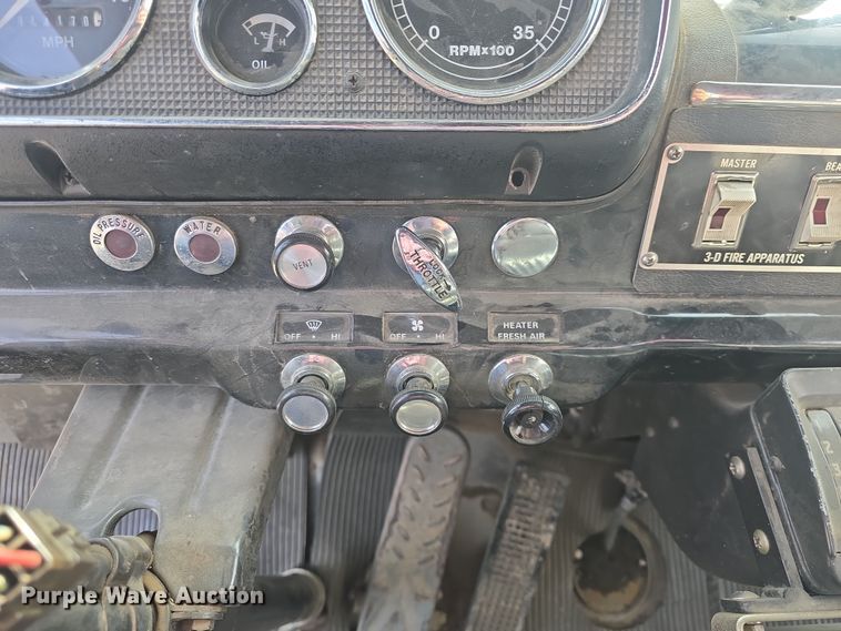 image for item DO7827 1985 Ford C8000 pumper fire truck