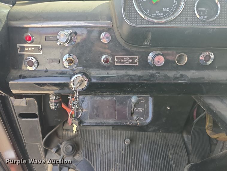 image for item DO7827 1985 Ford C8000 pumper fire truck