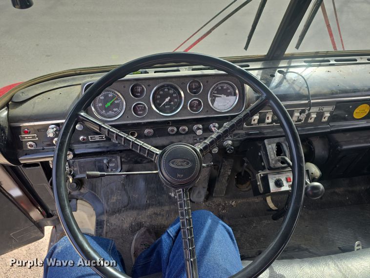 image for item DO7827 1985 Ford C8000 pumper fire truck