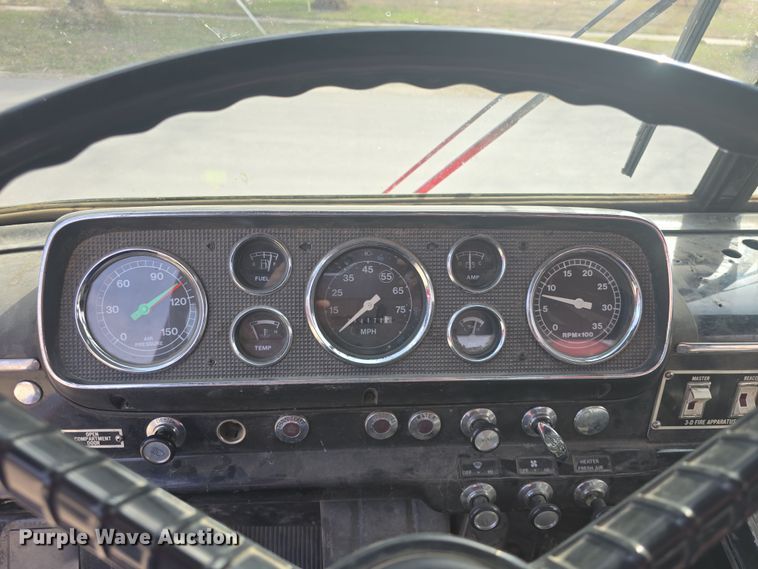 image for item DO7827 1985 Ford C8000 pumper fire truck