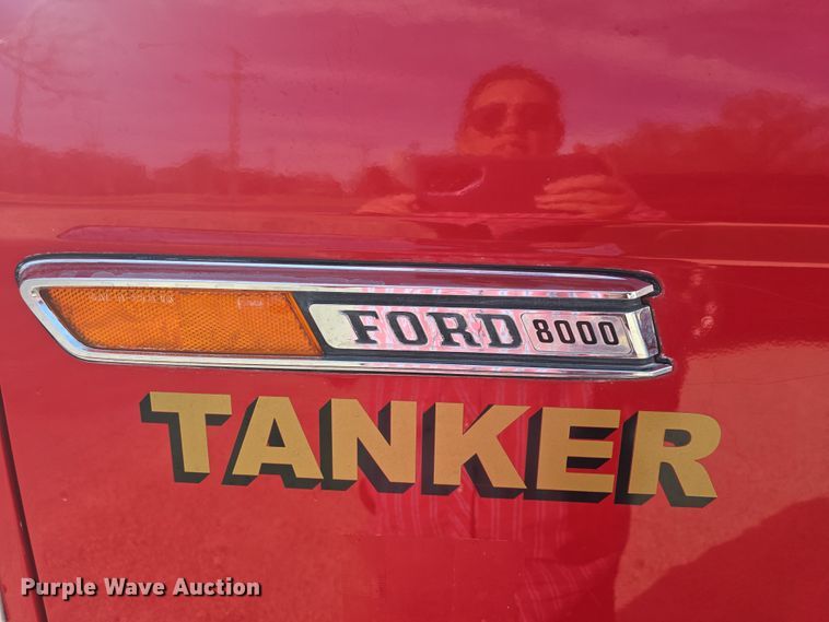 image for item DO7827 1985 Ford C8000 pumper fire truck