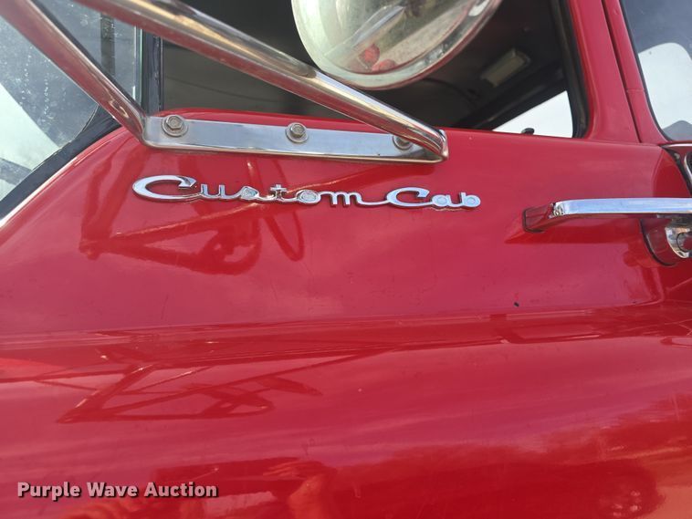 image for item DO7827 1985 Ford C8000 pumper fire truck