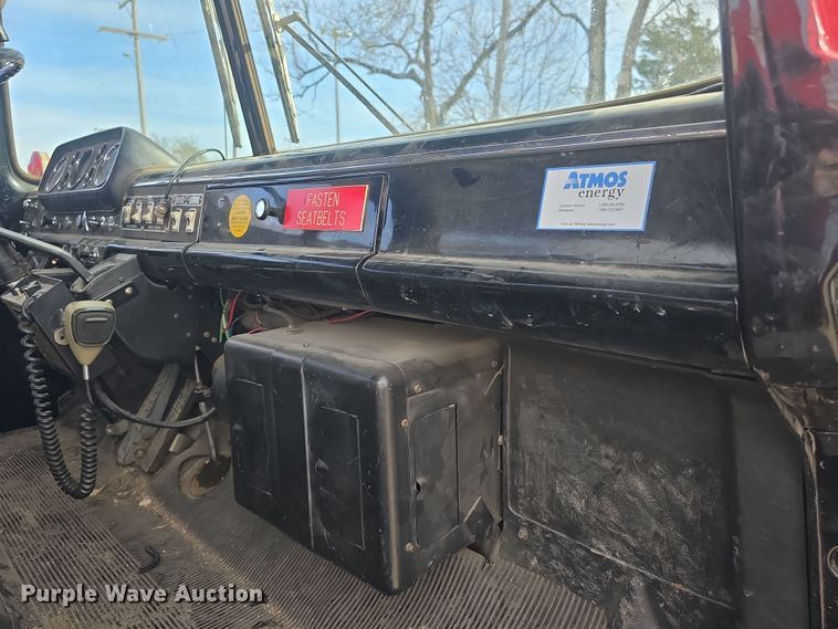 image for item DO7827 1985 Ford C8000 pumper fire truck