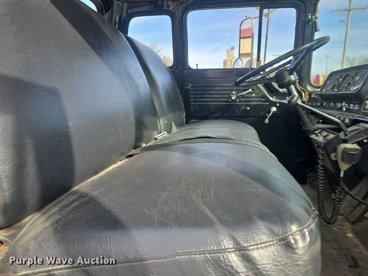 image for item DO7827 1985 Ford C8000 pumper fire truck