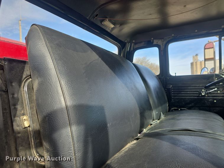 image for item DO7827 1985 Ford C8000 pumper fire truck