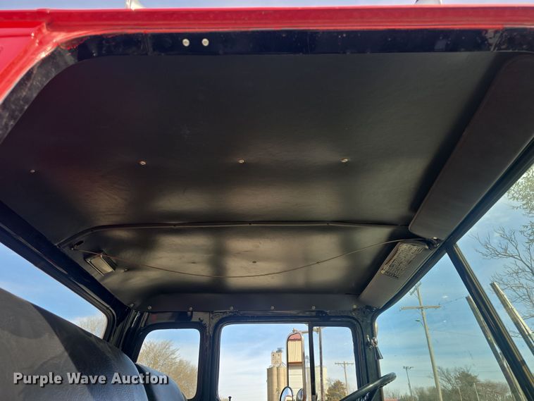 image for item DO7827 1985 Ford C8000 pumper fire truck