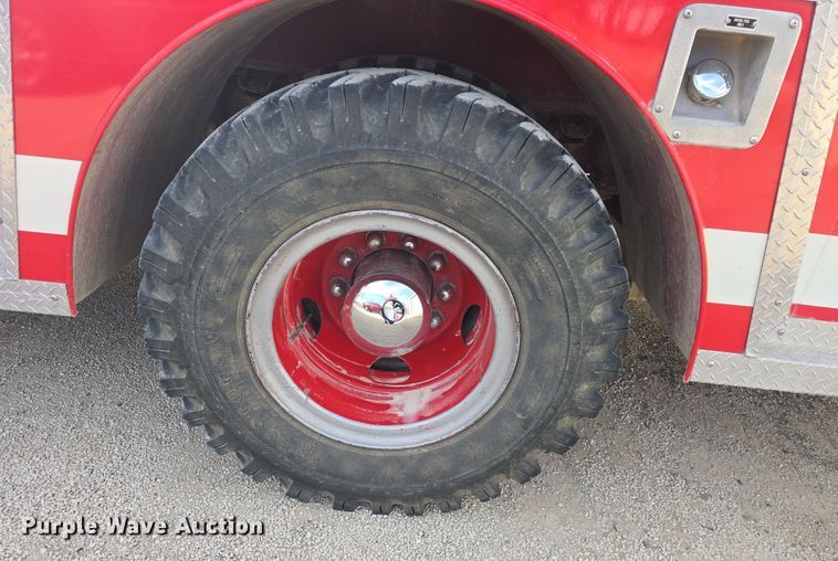 image for item DO7827 1985 Ford C8000 pumper fire truck