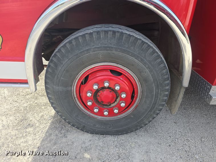 image for item DO7827 1985 Ford C8000 pumper fire truck