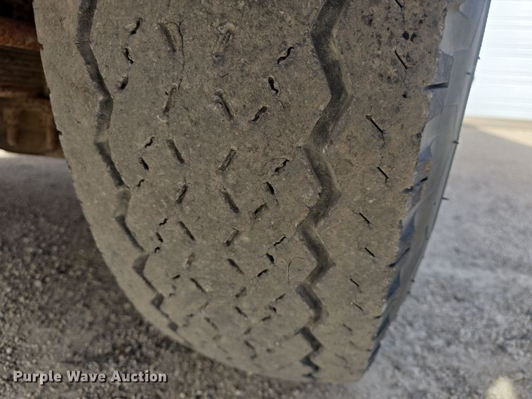 image for item DO7827 1985 Ford C8000 pumper fire truck