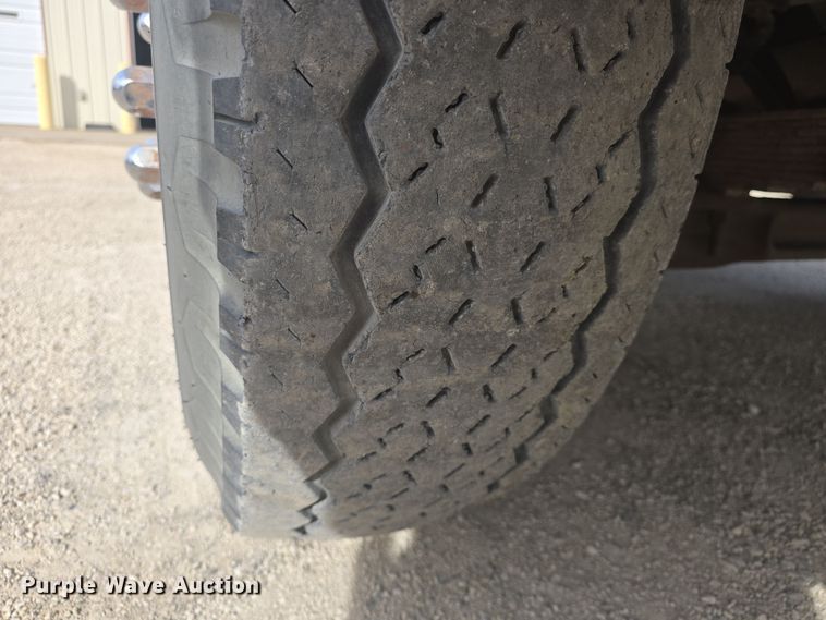 image for item DO7827 1985 Ford C8000 pumper fire truck