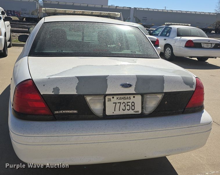 image for item DO7829 2007 Ford Crown Victoria Police Interceptor 