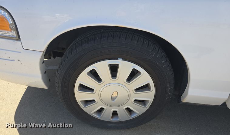 image for item DO7829 2007 Ford Crown Victoria Police Interceptor 