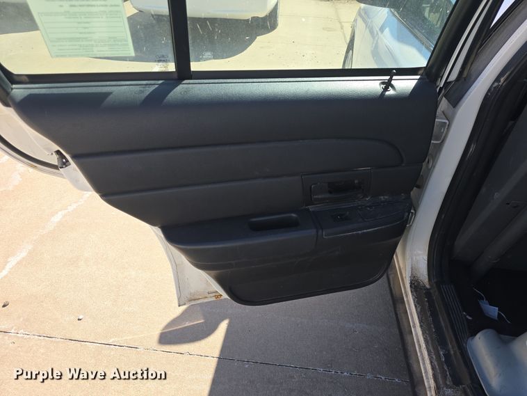 image for item DO7830 2010 Ford Crown Victoria Police Interceptor 