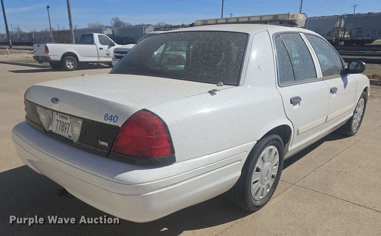 image for item DO7831 2011 Ford Crown Victoria Police Interceptor 