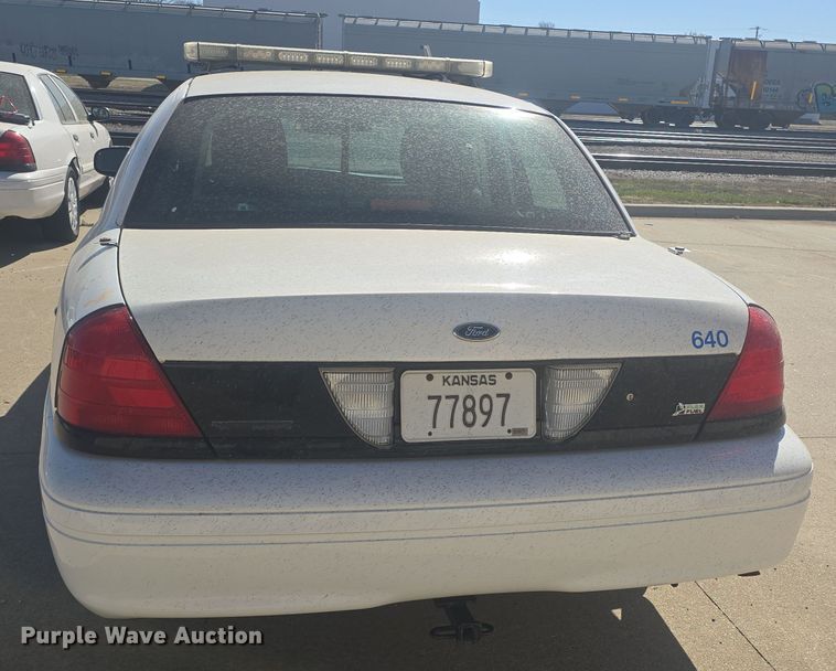 image for item DO7831 2011 Ford Crown Victoria Police Interceptor 
