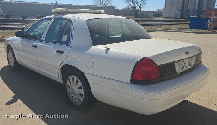 image for item DO7831 2011 Ford Crown Victoria Police Interceptor 