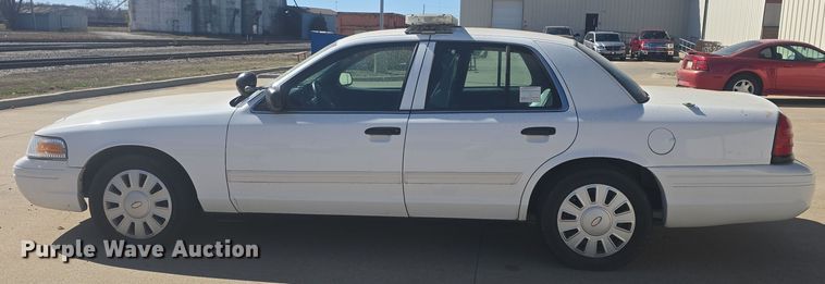 image for item DO7831 2011 Ford Crown Victoria Police Interceptor 