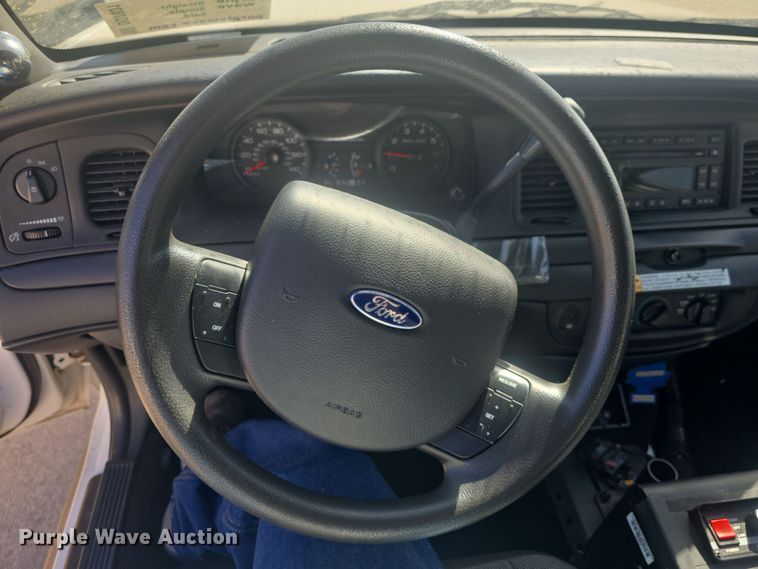 image for item DO7831 2011 Ford Crown Victoria Police Interceptor 