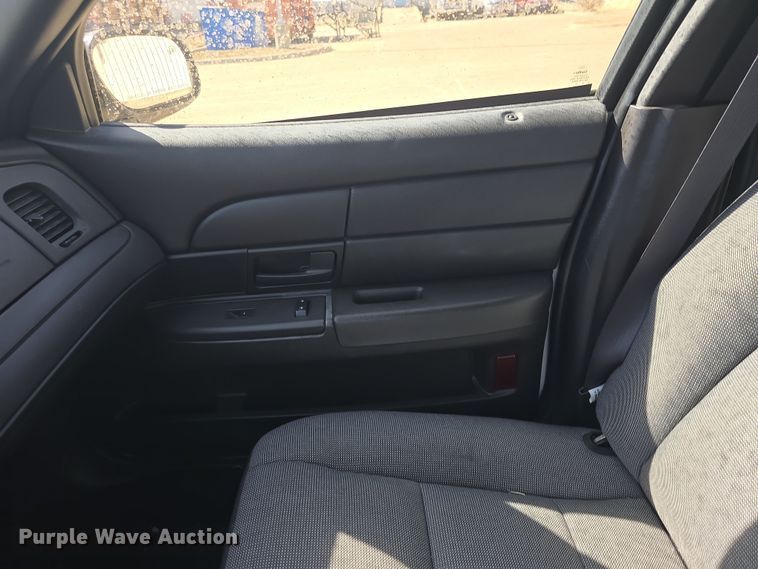 image for item DO7831 2011 Ford Crown Victoria Police Interceptor 