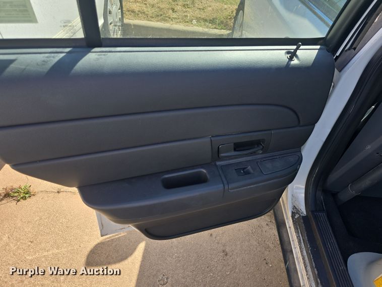 image for item DO7831 2011 Ford Crown Victoria Police Interceptor 