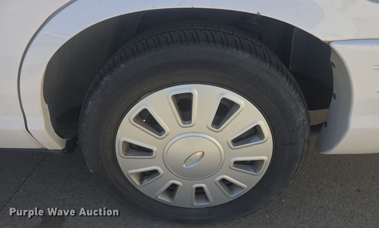 image for item DO7831 2011 Ford Crown Victoria Police Interceptor 