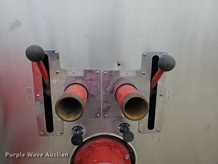 image for item DO7857 1983 Mack MC686FCS pumper fire truck