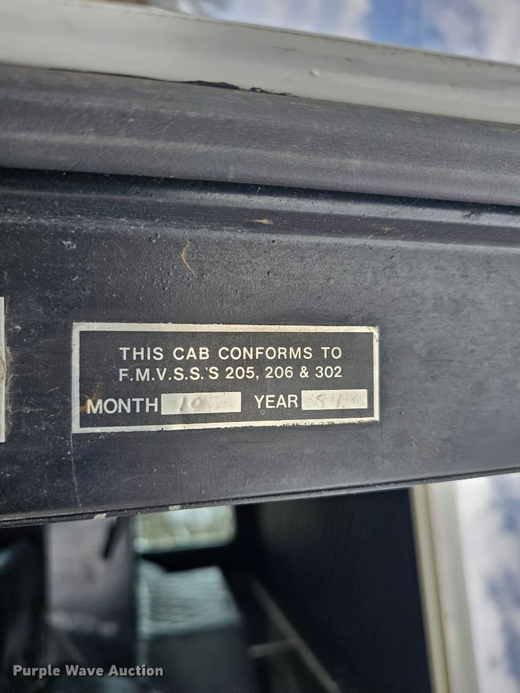 image for item DO7861 1985 Hendrickson 1871 W64 pumper fire truck