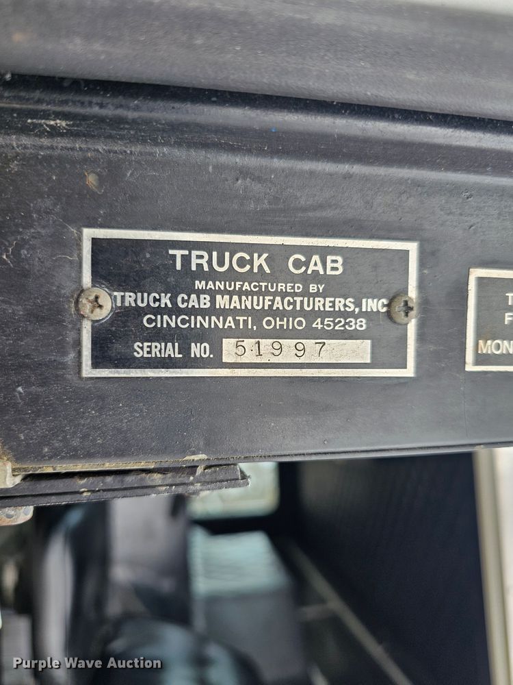 image for item DO7861 1985 Hendrickson 1871 W64 pumper fire truck