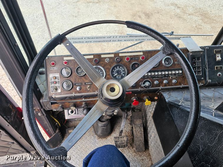 image for item DO7861 1985 Hendrickson 1871 W64 pumper fire truck