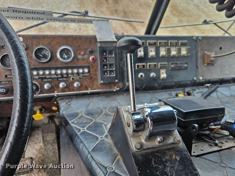 image for item DO7861 1985 Hendrickson 1871 W64 pumper fire truck