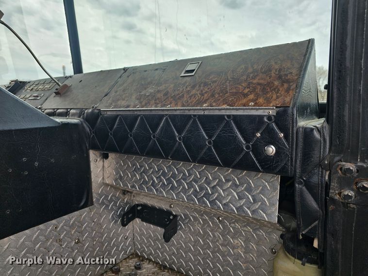 image for item DO7861 1985 Hendrickson 1871 W64 pumper fire truck